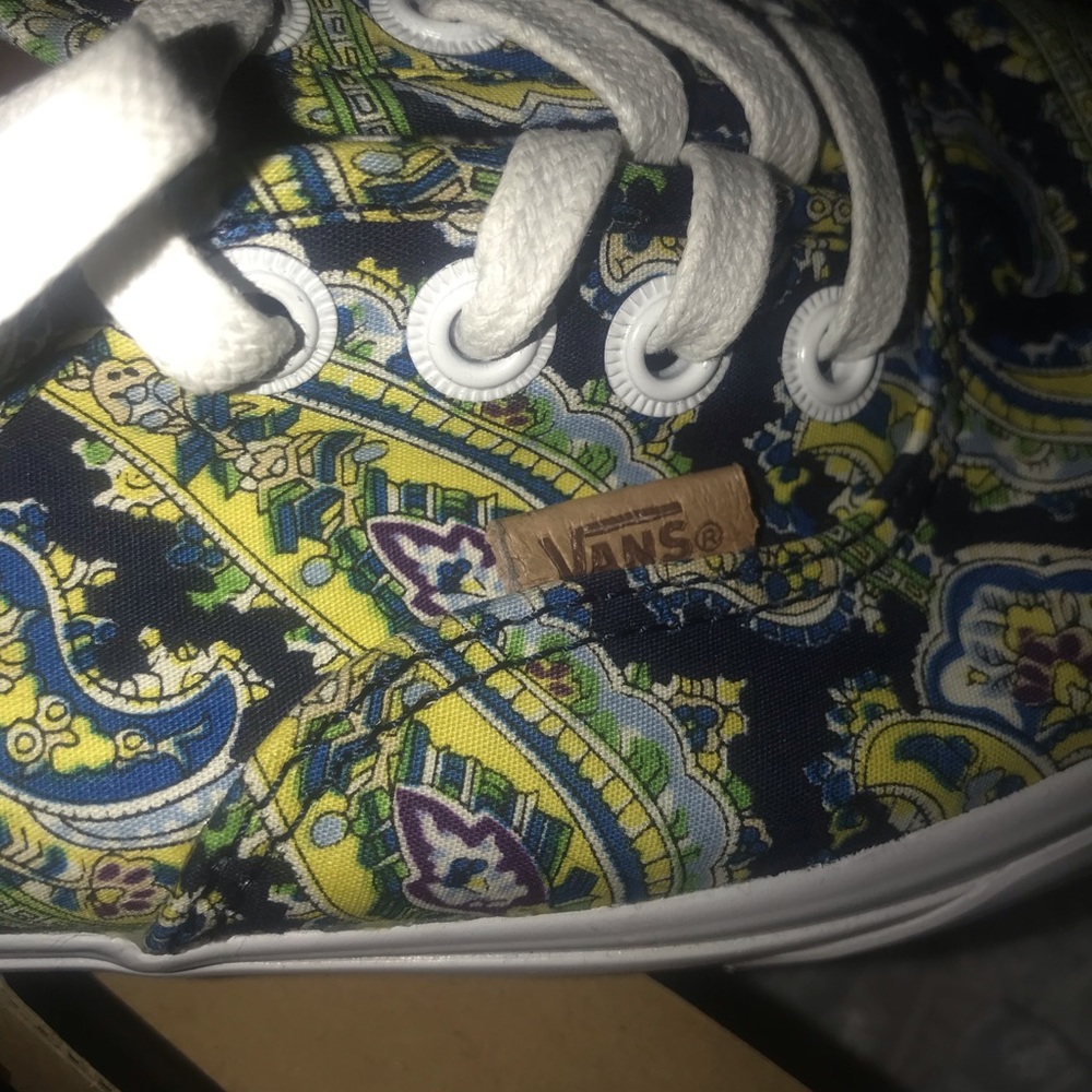 Vans - Picture 4 of 5